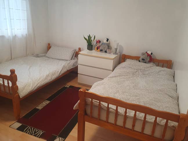 Single rooms available women only home Main Photo