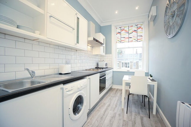 Newly refurb 1 bed flat, 10 min walk from hospital Main Photo