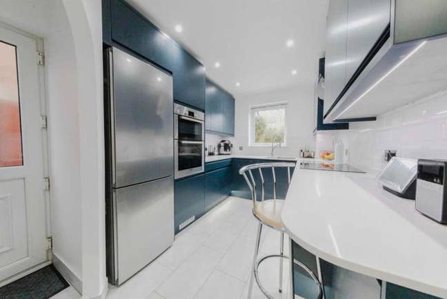 Spare room furzton Main Photo