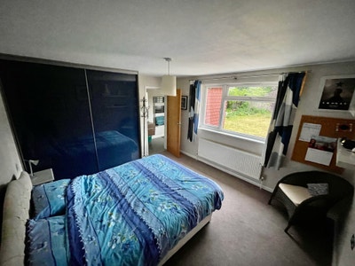 Double room with ensuite in Merrow Main Photo