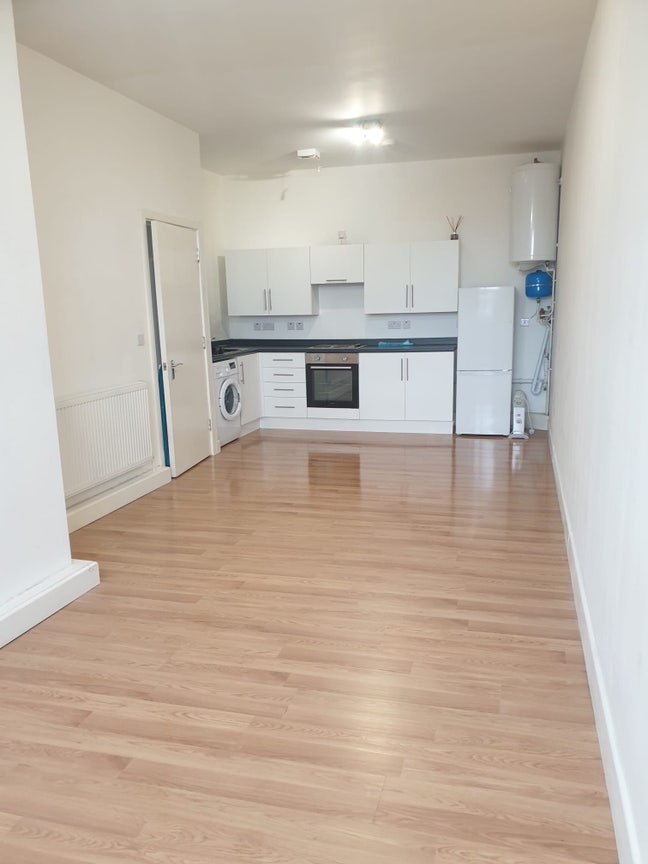 2-Bedroom Apartment for Rent – Swindon Town Centre Main Photo