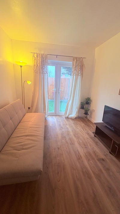 Modern 1 Bed Ground Floor Main Photo