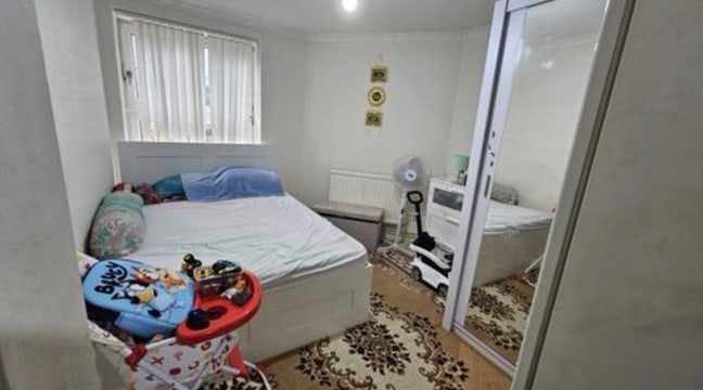 Professional gentle flatmate required  Main Photo