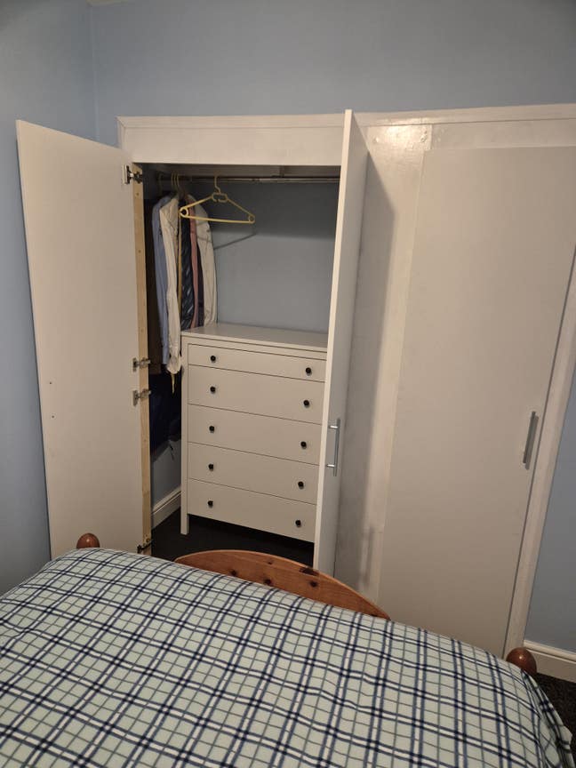 Professional make seeks male lodger in East Swindo Main Photo