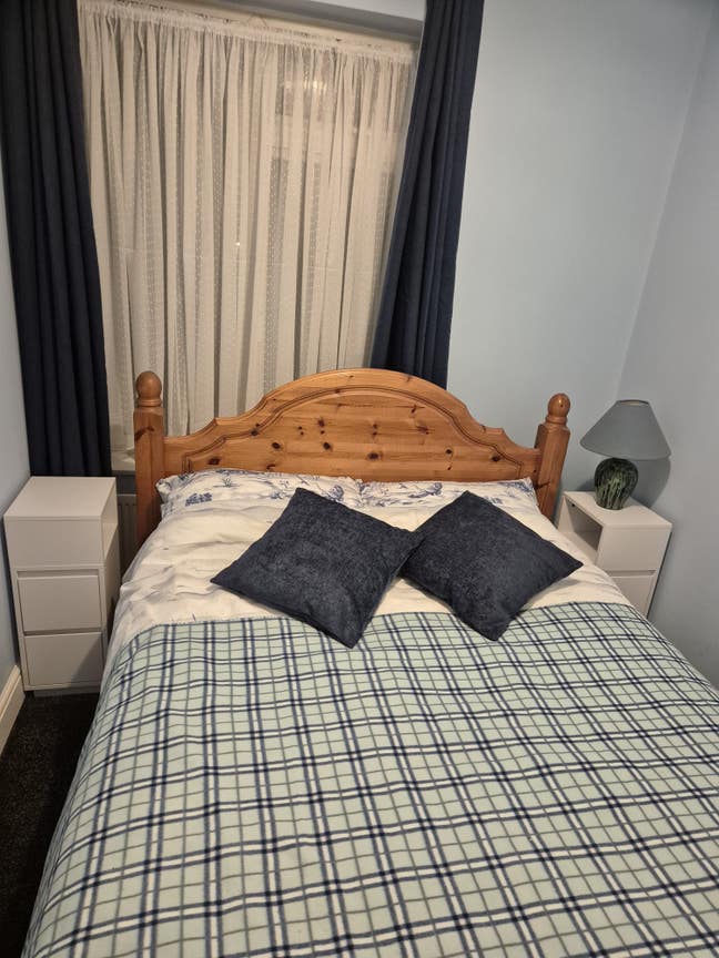 Professional male seeks male lodger in East Swindo Main Photo