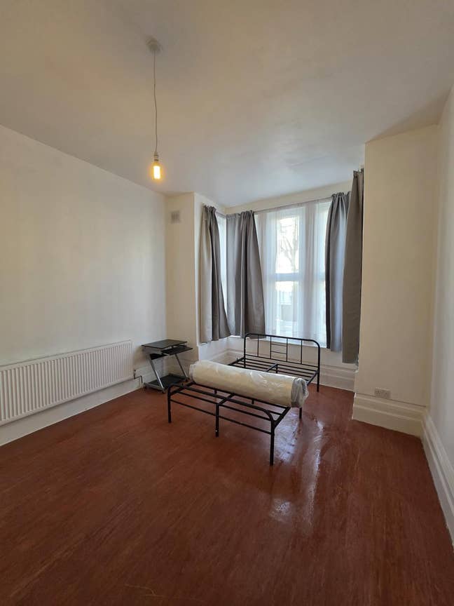 Single Room - Willesden Green Station Main Photo