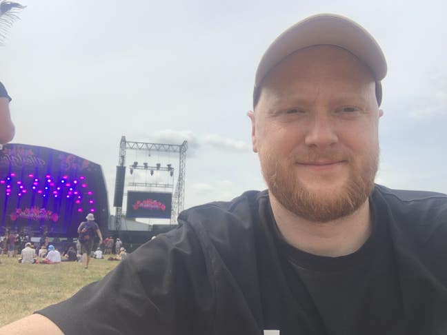 Easy going 34y/o after double room Main Photo