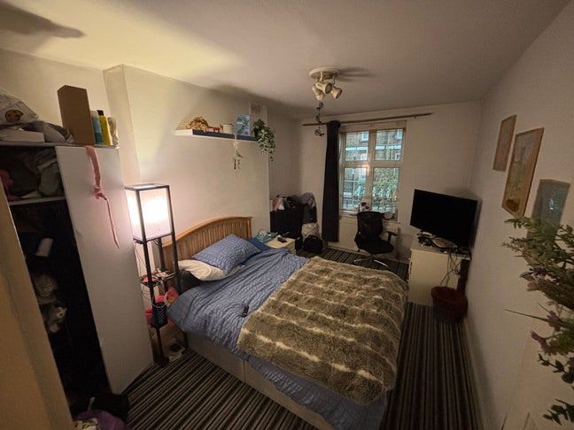 Camden - Room available in 2 bedroom flatshare.  Main Photo