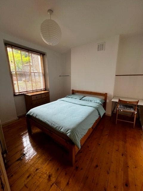 Bright Double Bedroom some Bills Included Main Photo