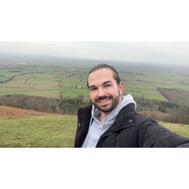 Quiet professional seeking Mon–Wed room in Oxford Main Photo