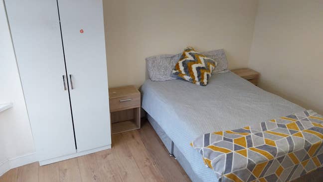 Double En-suite room close to Luton Town Centre  Main Photo