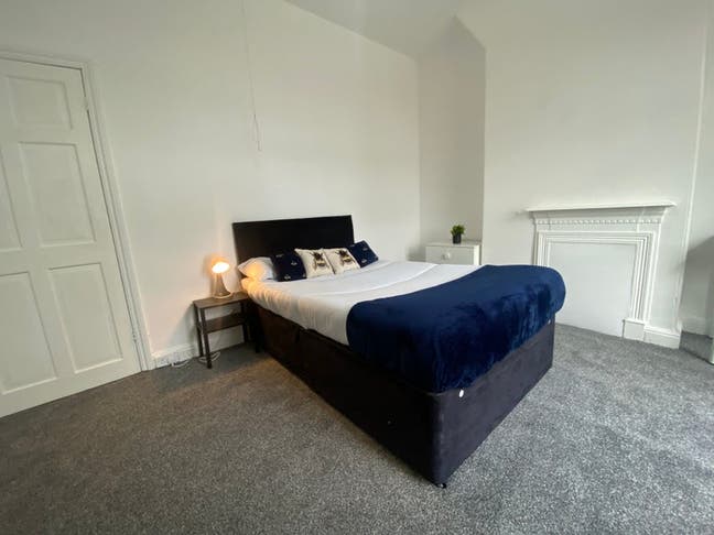 Available - Spacious Rooms in Oldham OL1 Main Photo