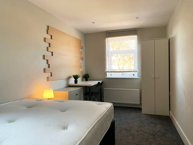 Available - Stylish Double Bedroom in Bolton Main Photo