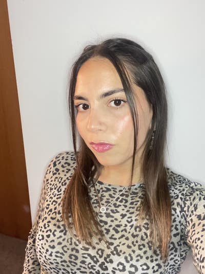 I am a professional female aged 26. I am look... Main Photo