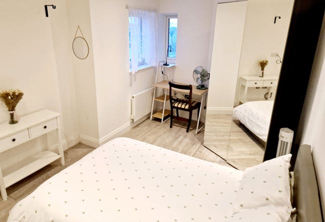 Double Bedroom Available – Female Only Main Photo