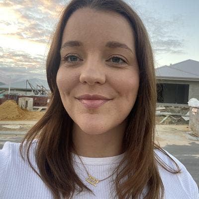 Professional female looking for room / house share Main Photo