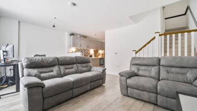 Ideal double bedroom with en suite  Main Photo