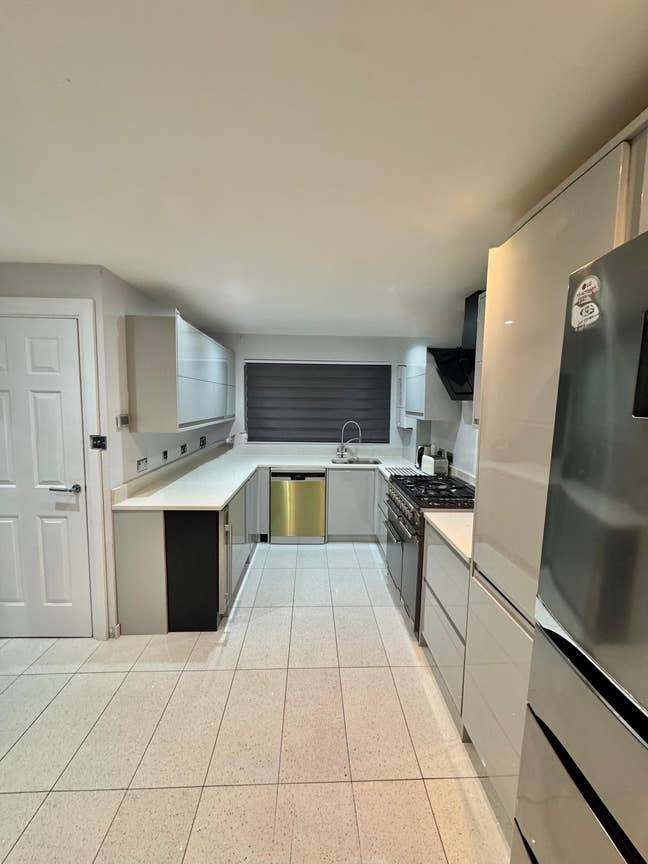 Bright Large Single | Bills Inc | Great Transport  Main Photo