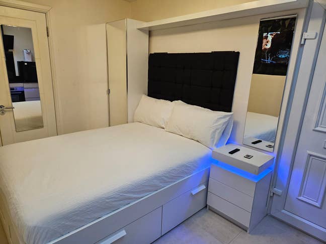 South Croydon studio-bills incl Feb 1st Main Photo