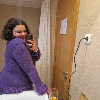Professional Female seeks a double room Main Photo