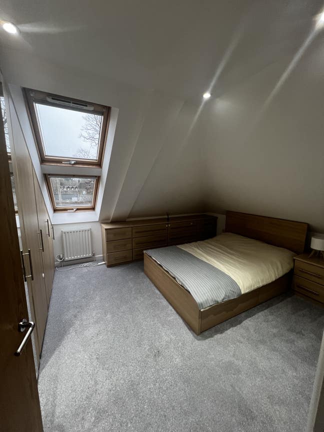 Double en-suite near Staines station Main Photo