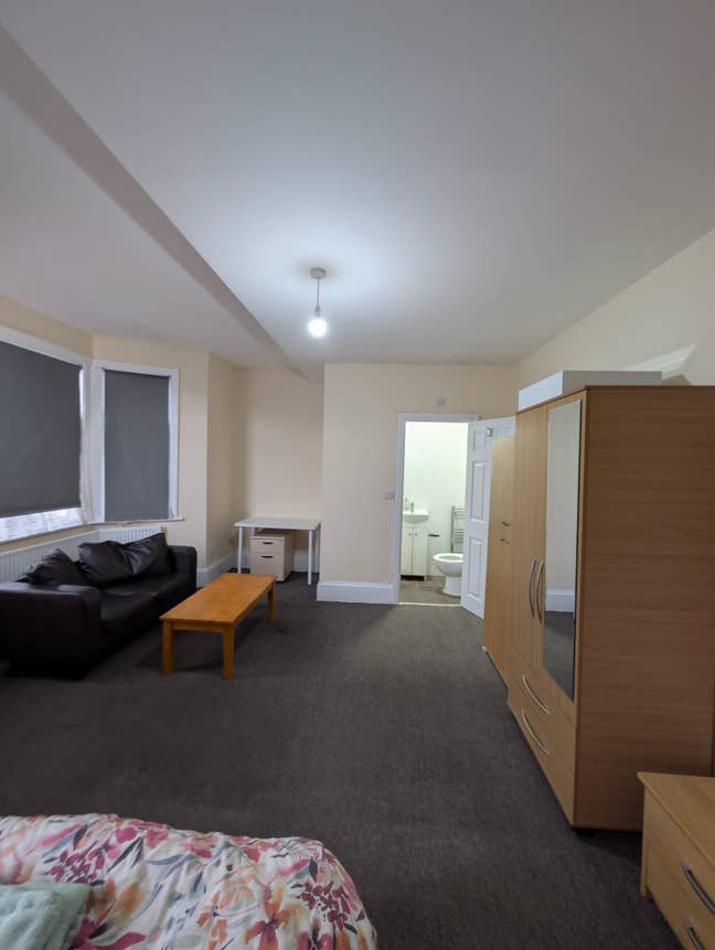 Double Room and King Size Ensuit -&pound;900-&pound;1100 Main Photo