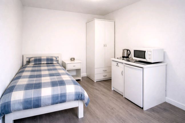 Single box room with mini cooking facilities Main Photo