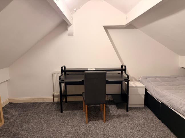 Big double room in a clean house  Main Photo