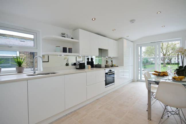 3 Double rooms available in flatshare Main Photo