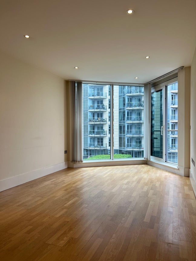 Battersea Reach - 2 bedroom flat  Main Photo