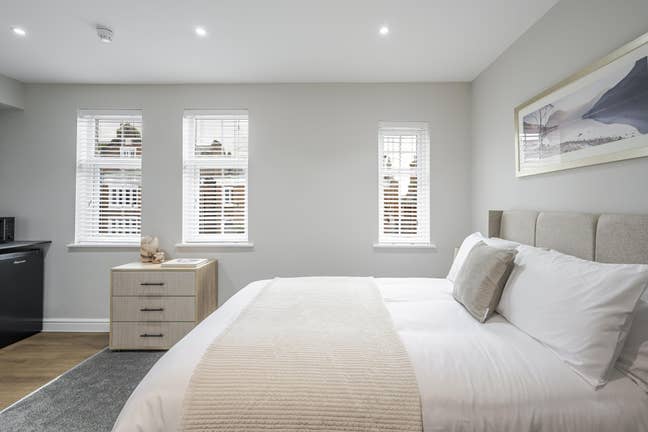 Brand New Rooms- with Private Ensuites + Kitchens Main Photo