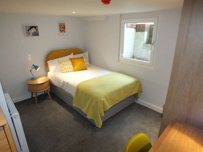 Elegant House - Near Reading Station & RBH Main Photo