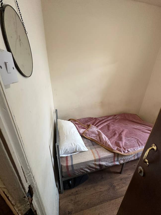 Spacious & Cosy Ensuite Room for Rent in - N9 7JB Main Photo