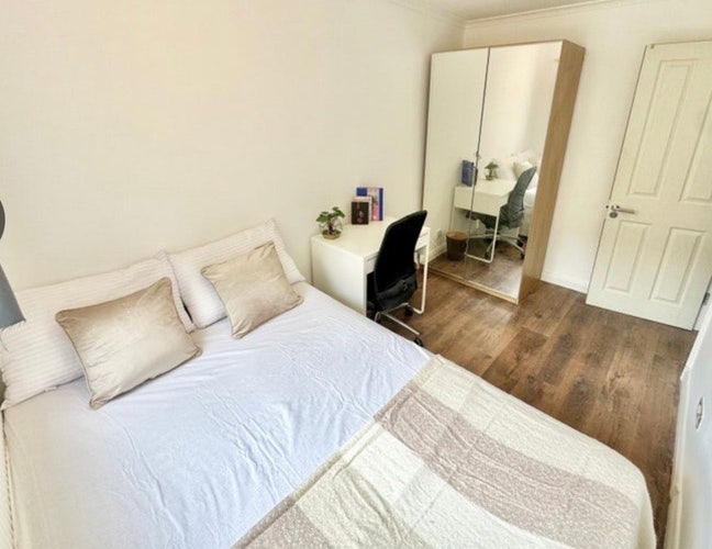 Spacious, Bright Double Bed In Marylbone  Main Photo