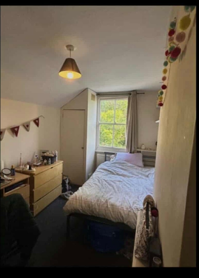 Double bed room to rent Main Photo