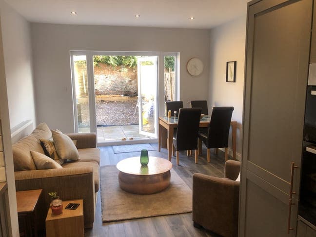 Single Room Close to General Hospital Main Photo