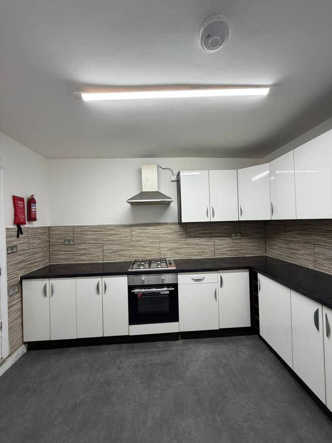 Newly refurbished 3 bedroom GF flat in E6 Main Photo