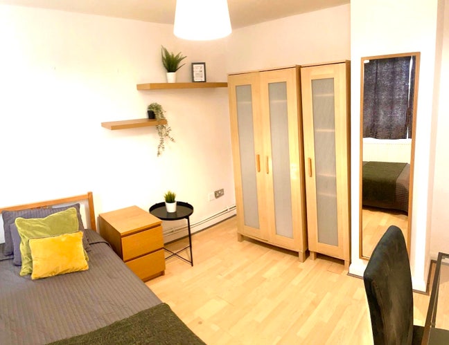 Double room, twice a week cleaning service  Main Photo