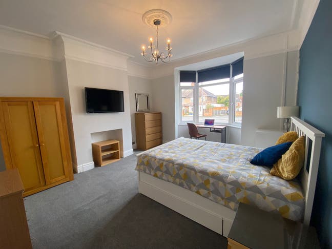 Huge Modern Double Room in Professional House Main Photo