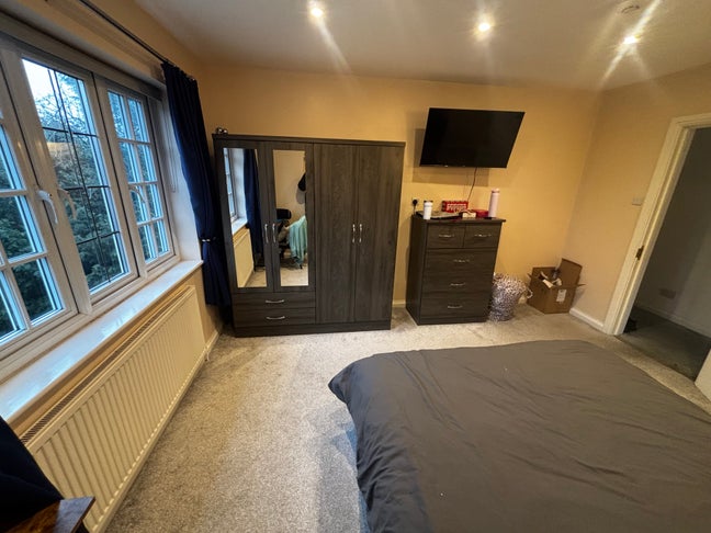 High quality ensuite room in large detached house Main Photo