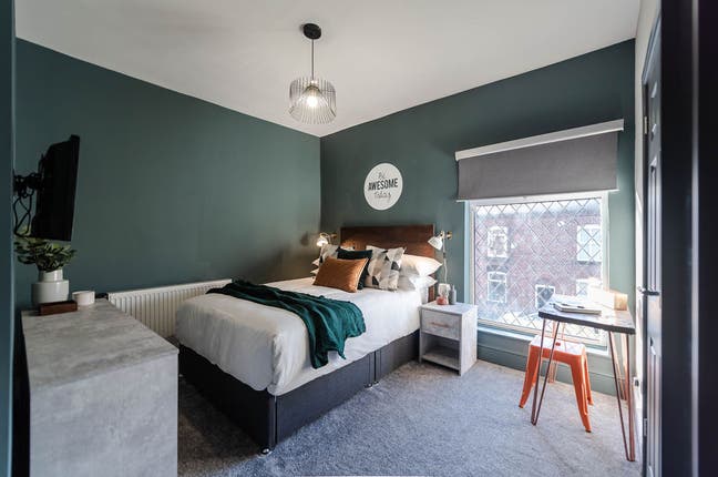 En-Suite Room 🛁 in All-Female House Share 👩 Main Photo