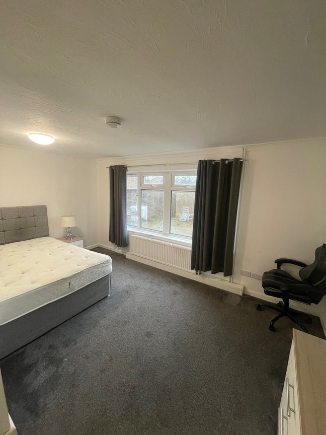 Large Double Room Available - Corby  Main Photo