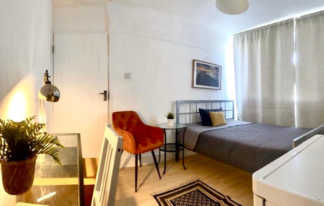 Cleaning service twice a week, Double room  Main Photo