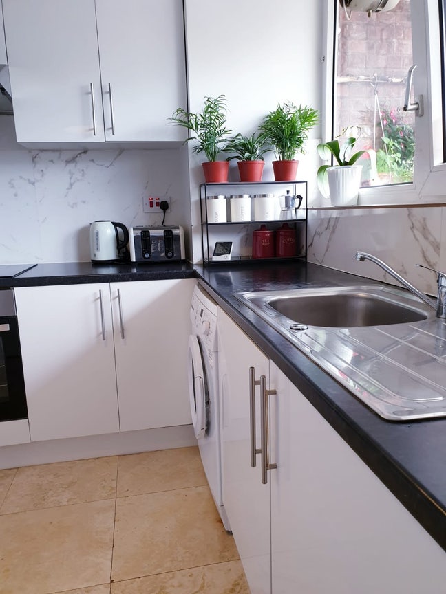 Cleaning service twice a week, Double room  Main Photo