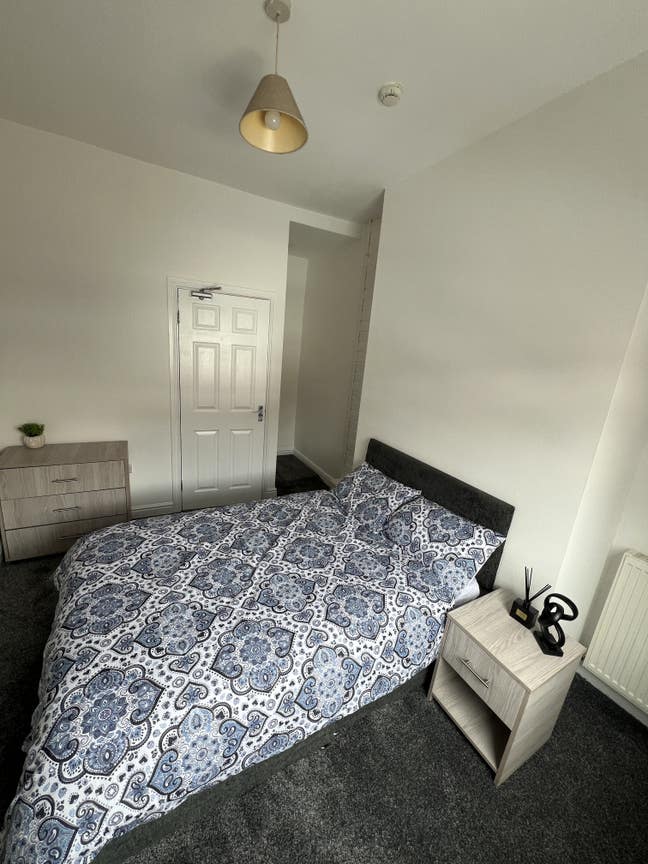 Prime Town Centre Location! Offsuite Room DN1 Main Photo