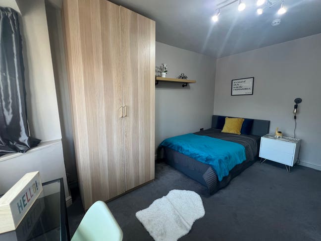 Enermous & bright en-suite double bedroom Staines Main Photo