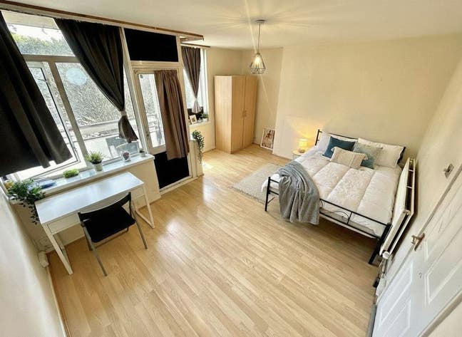 Double Room- Balcony-London,E1 -All Bills Included Main Photo