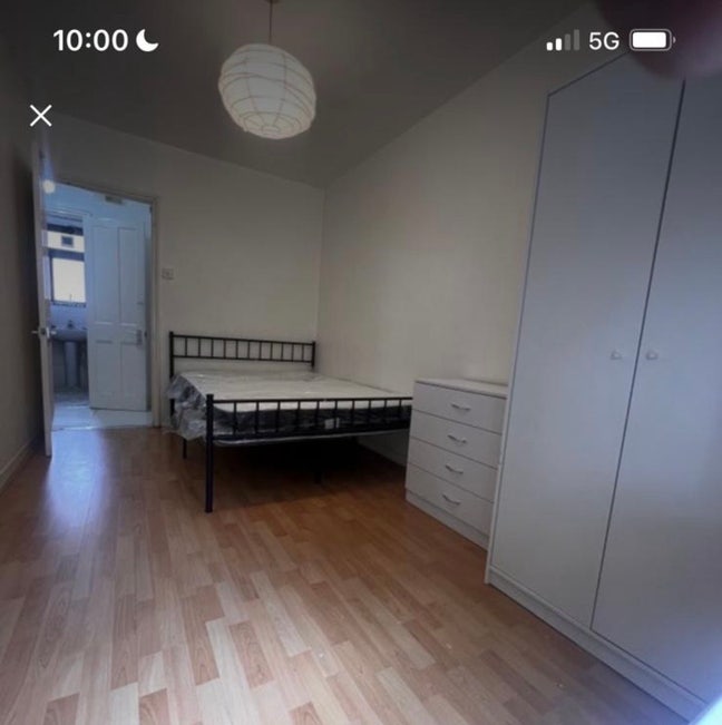 Spare Room in Bethnal Green Flat Main Photo