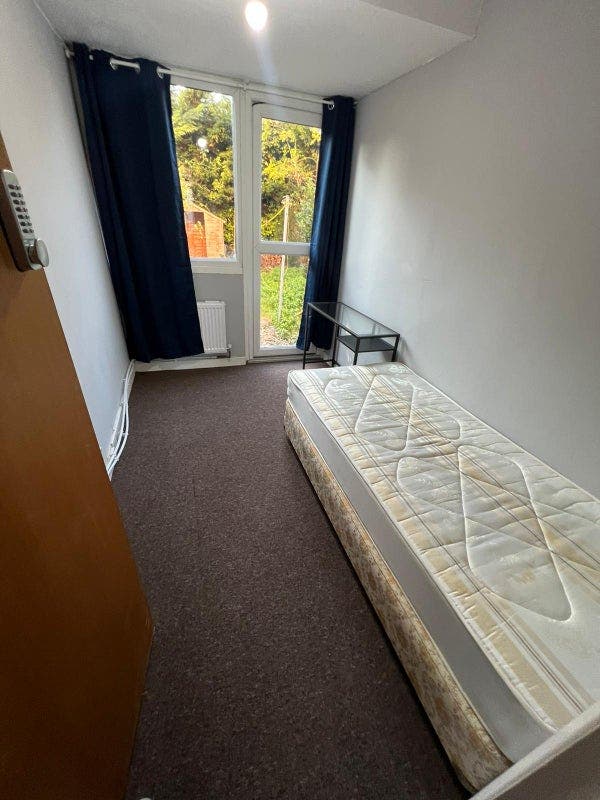 🌿 Room with Private Garden | Limehouse | Bills In Main Photo