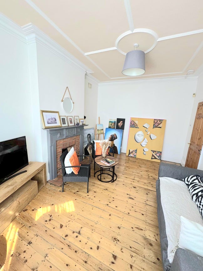 🎉Great news🎉Large room in CR7 -3 females Main Photo